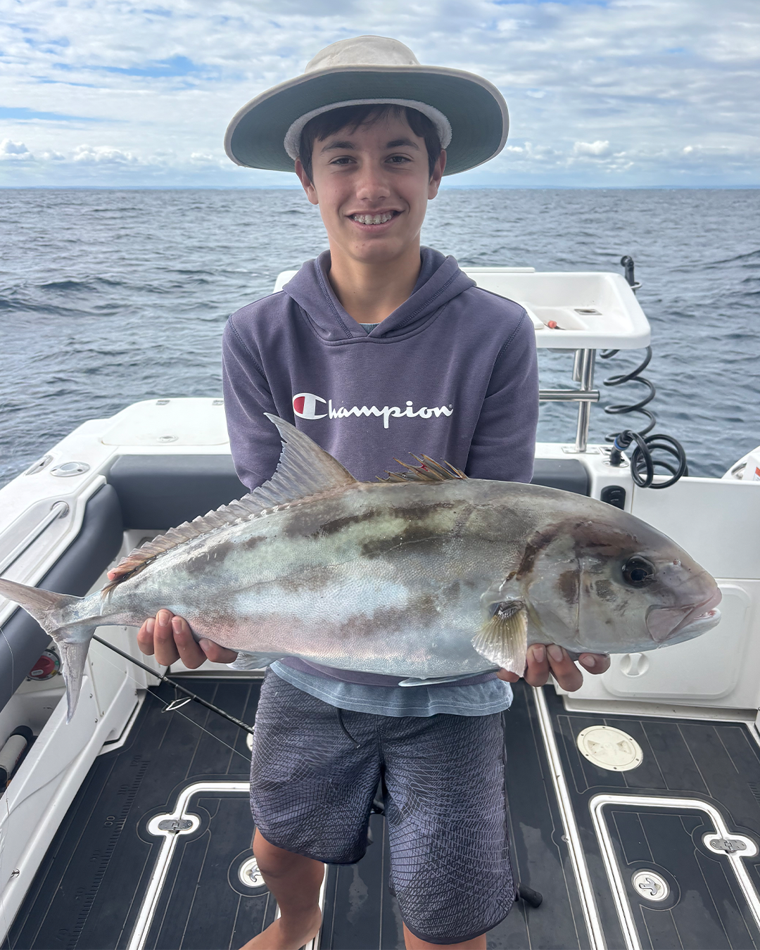 Light tackle fishing action with Sambos